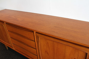 th-brown-sideboard_close-up
