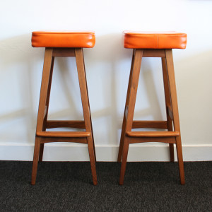 macrob-stools-orange