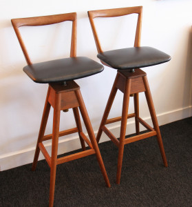 th brown stools leather 1_web