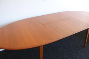 noblett table oval 3